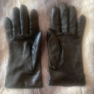 Women’s leather driving gloves